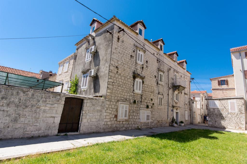 Top-Floor Apartment in Trogir Center Buitenkant foto