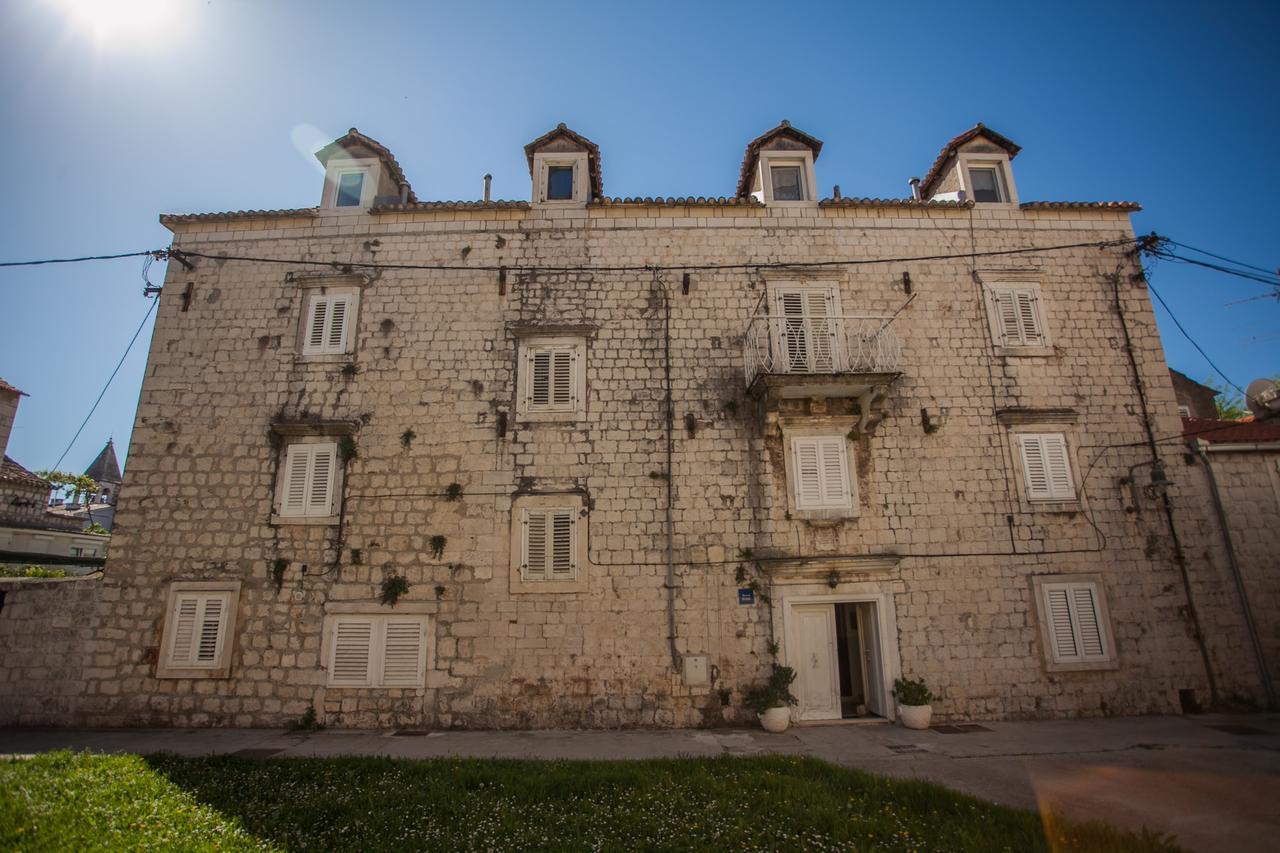 Top-Floor Apartment in Trogir Center Buitenkant foto